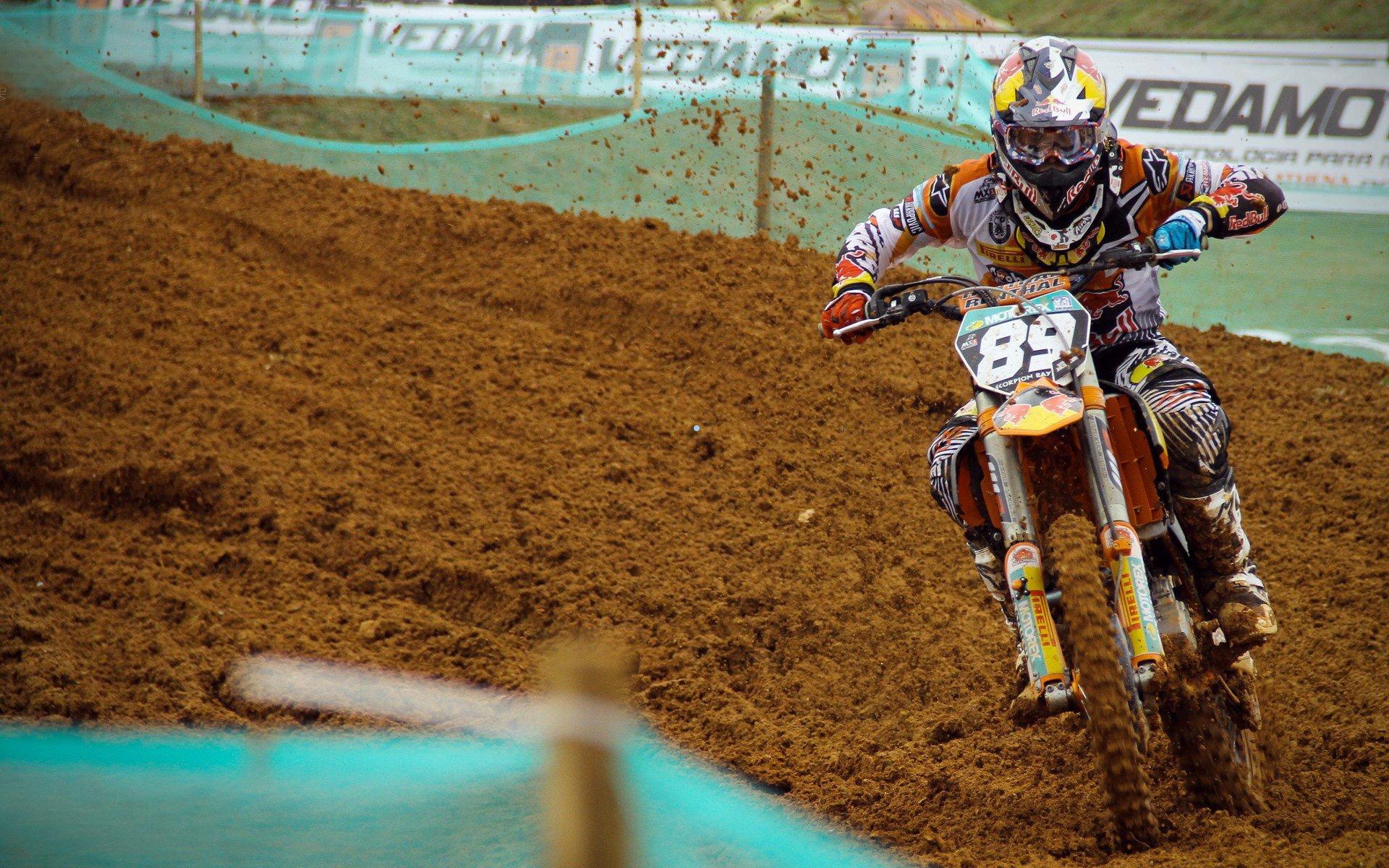 曼联门将新星拉门斯前16场失23球，奥纳纳同期26球引发防守革新讨论